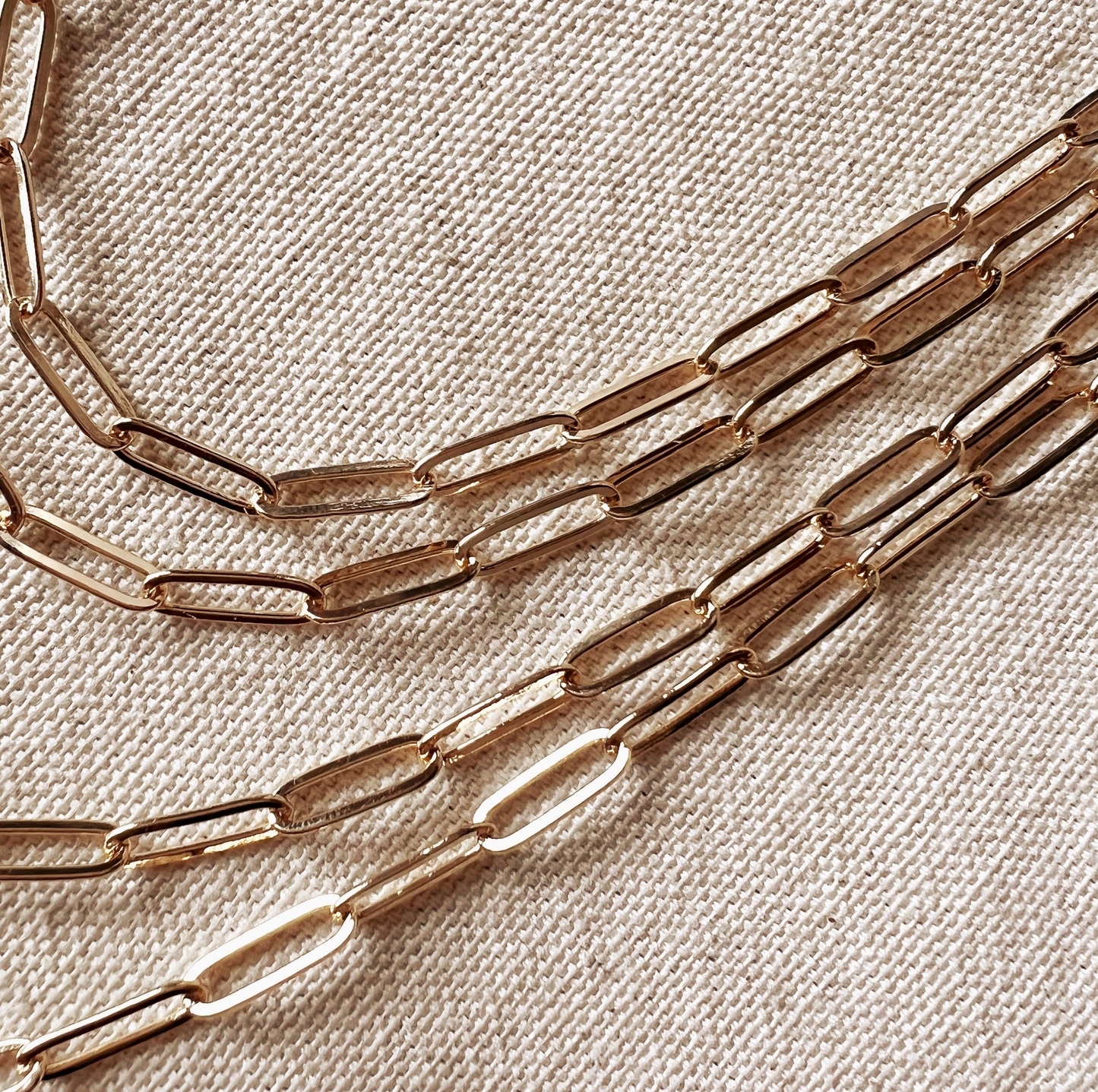 ELONGATED LINK CHARM NECKLACE