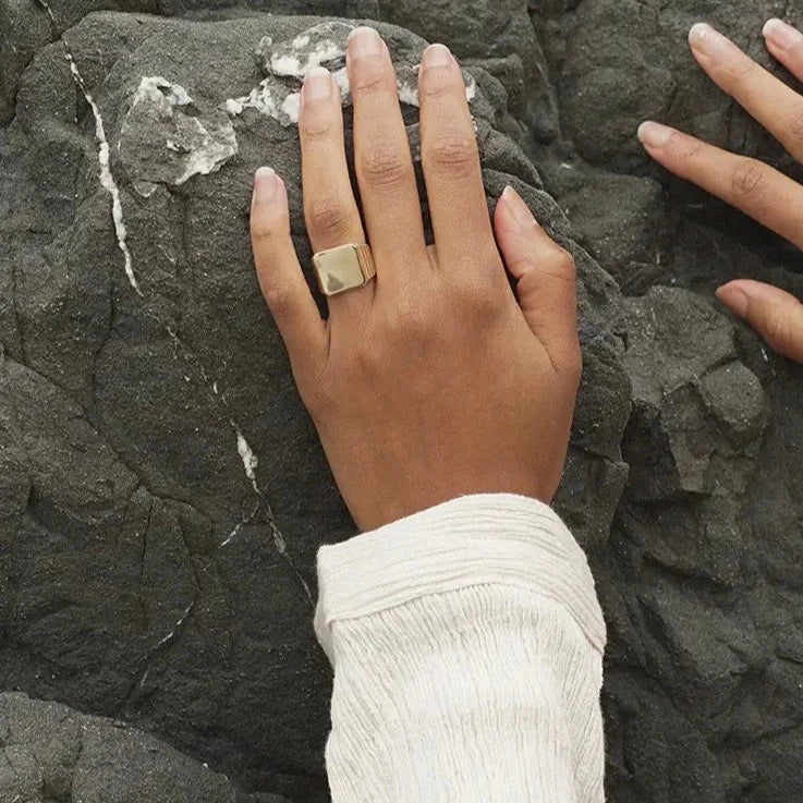 WATCH SIGNET RING