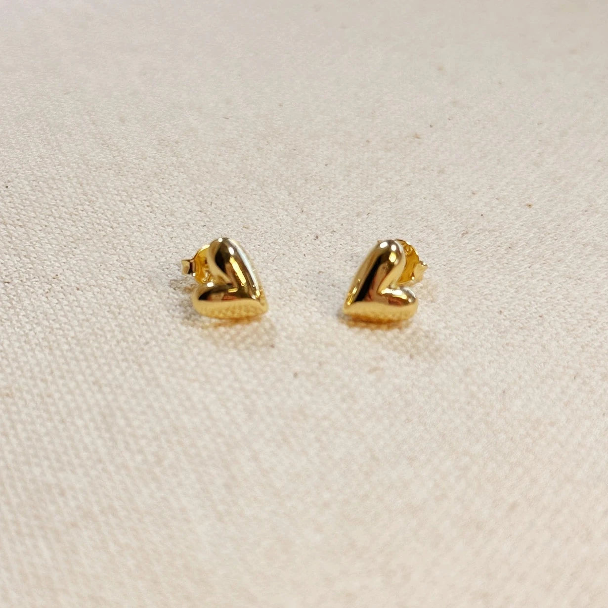 MINI UNEVEN HEART STUD EARRINGS