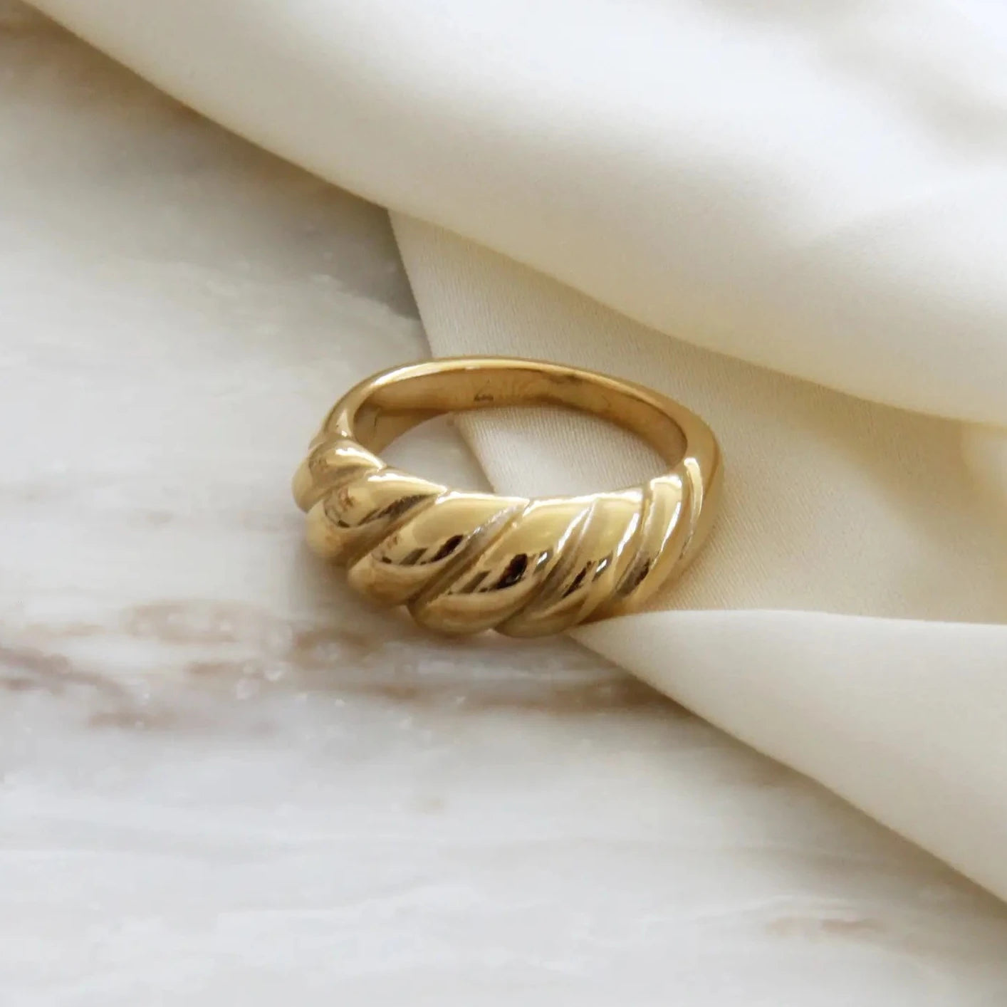 CROISSANT RING