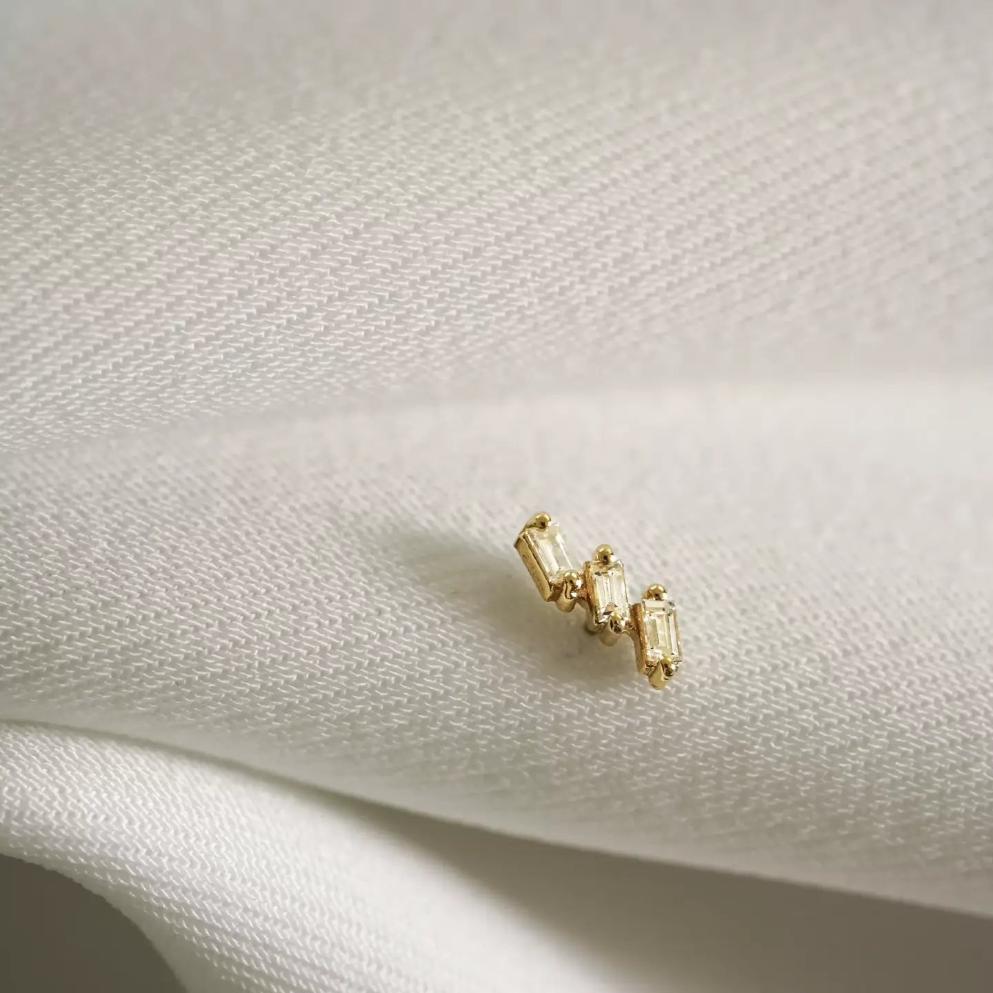 14k GOLD DIAMOND TRIPLE BAGUETTE STUDS (SINGLE)