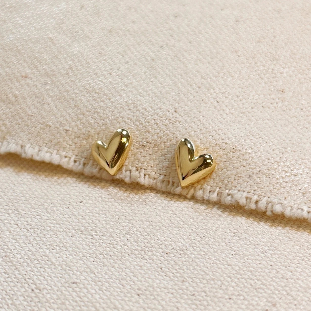 MINI UNEVEN HEART STUD EARRINGS