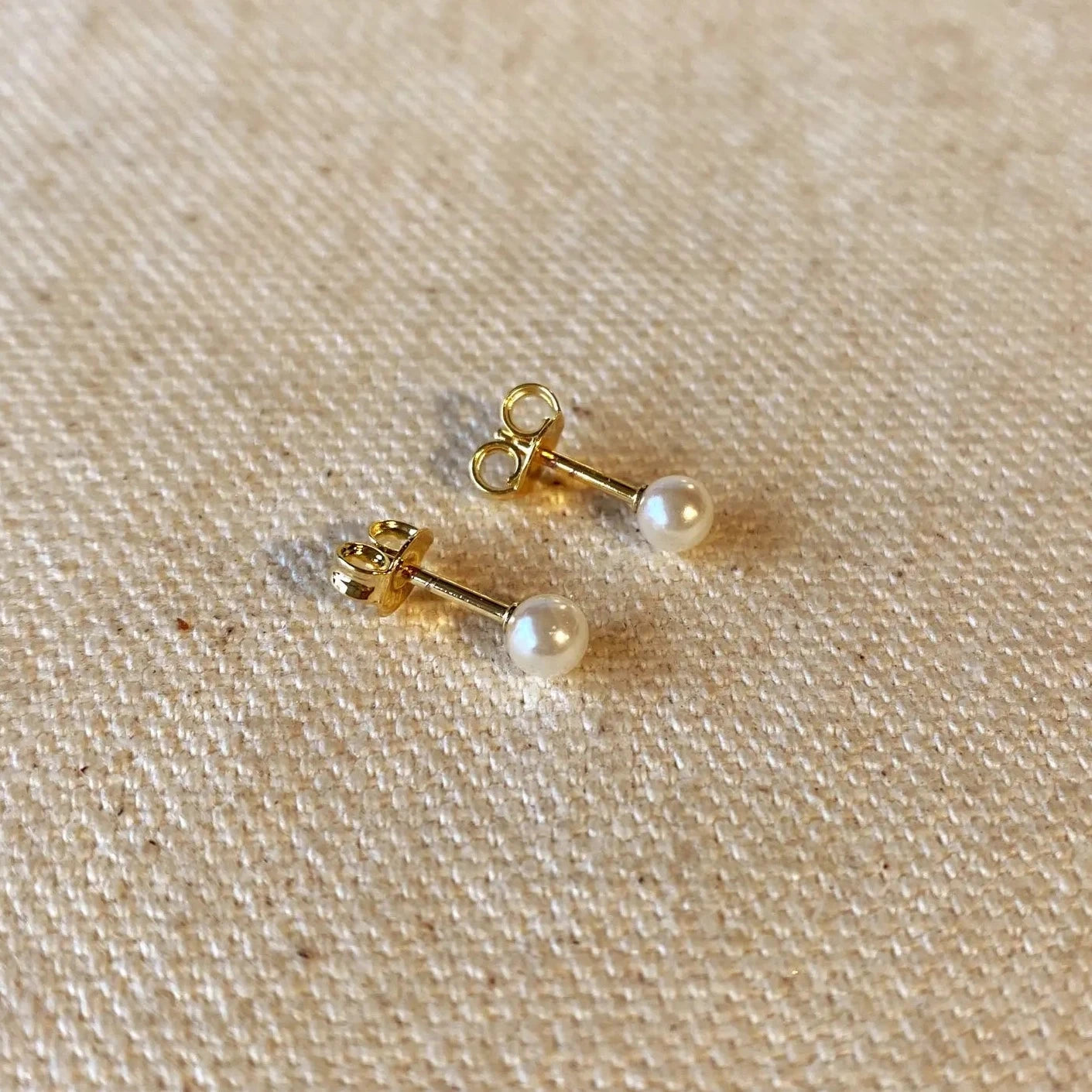 CLASSIC PEARL STUDS