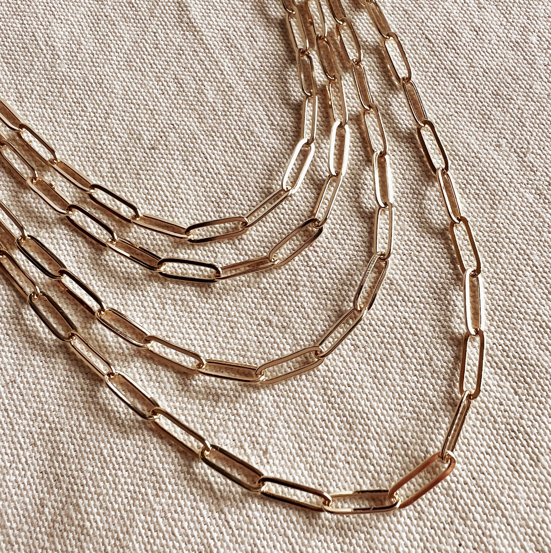 ELONGATED LINK CHARM NECKLACE