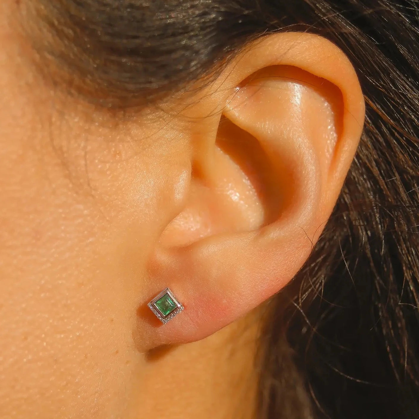 10k EMERALD & DIAMOND MYSTÉRIEUX STUDS