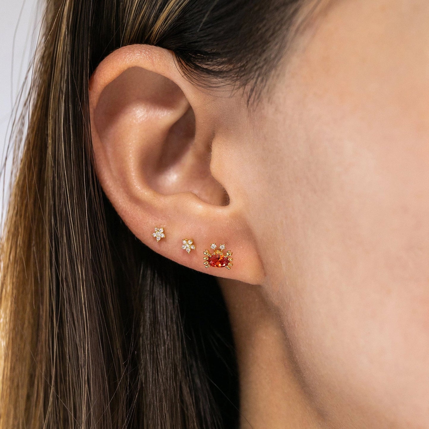 CUTIE CRAB STUDS