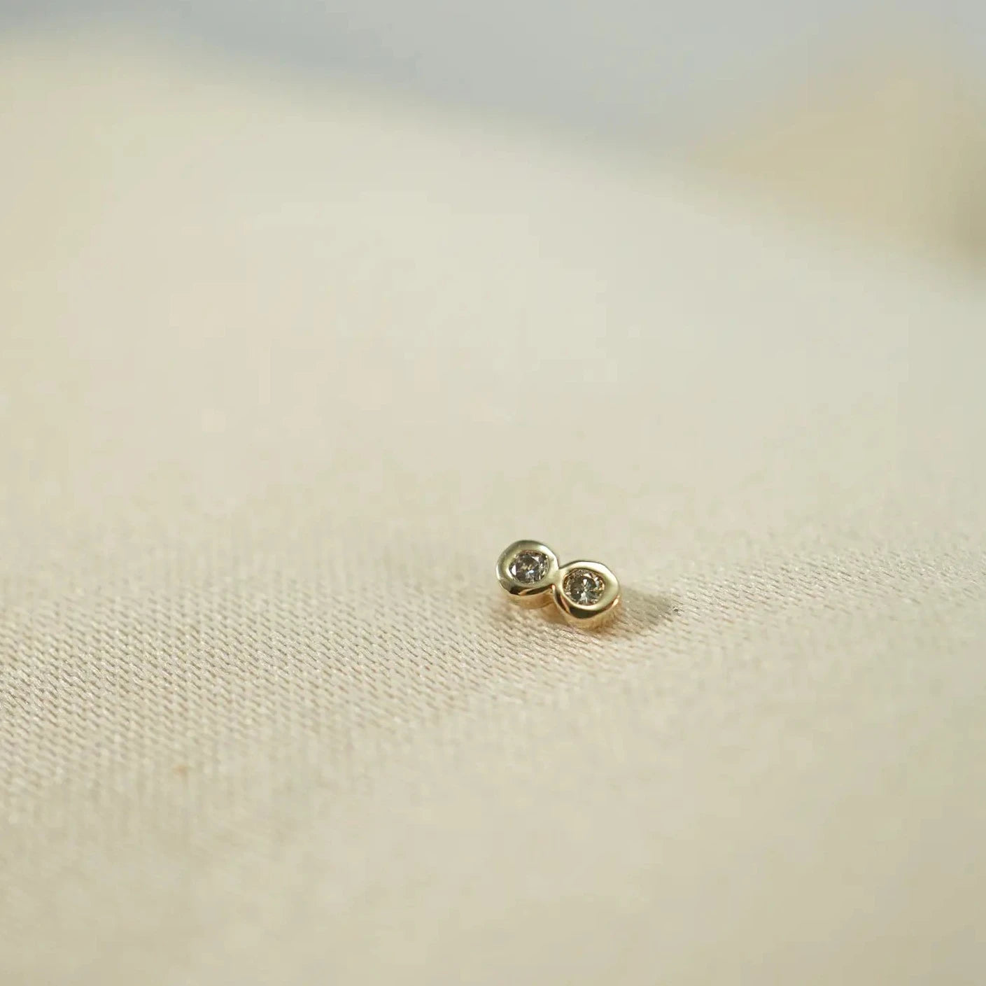 14k GOLD PILA STUD