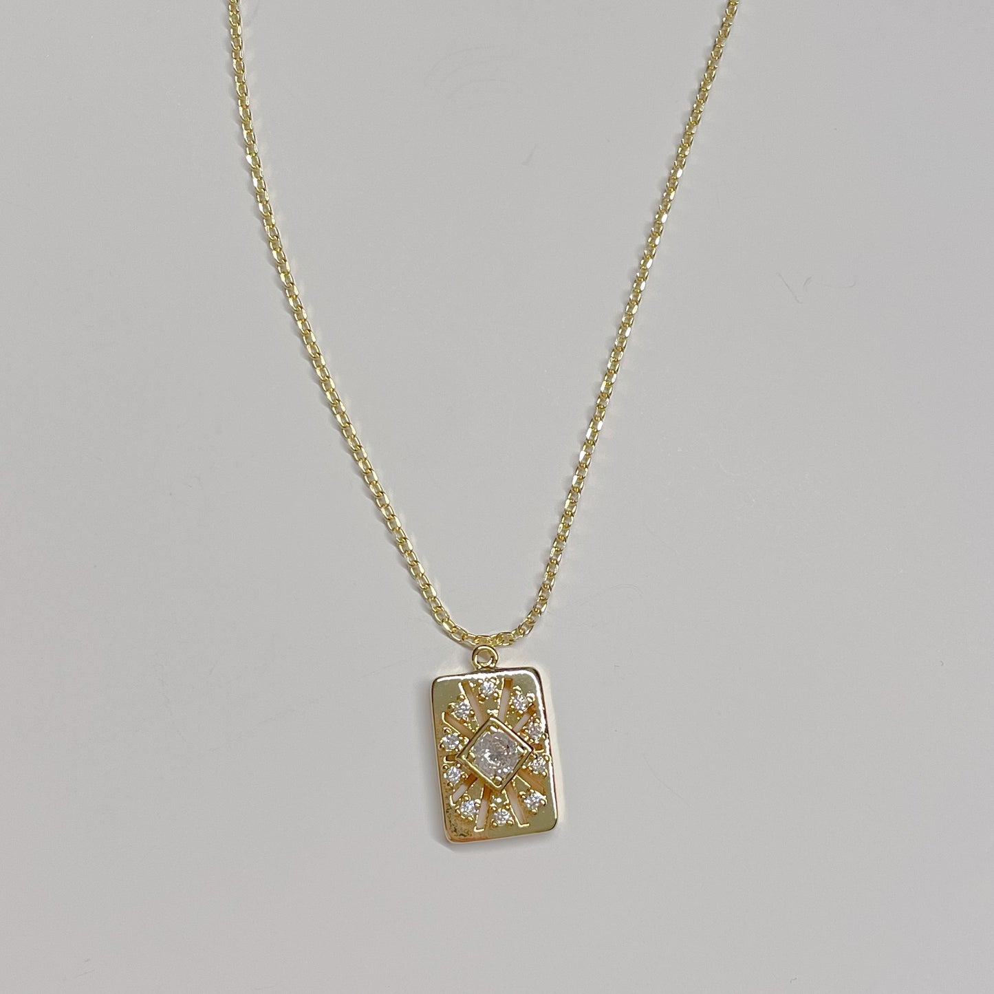 THE GOLD SHIMMER CHAIN