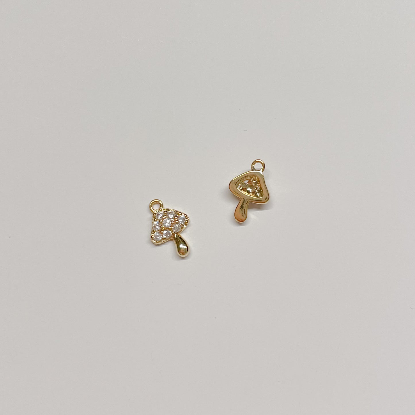 PAVÉ MUSHROOM CHARM