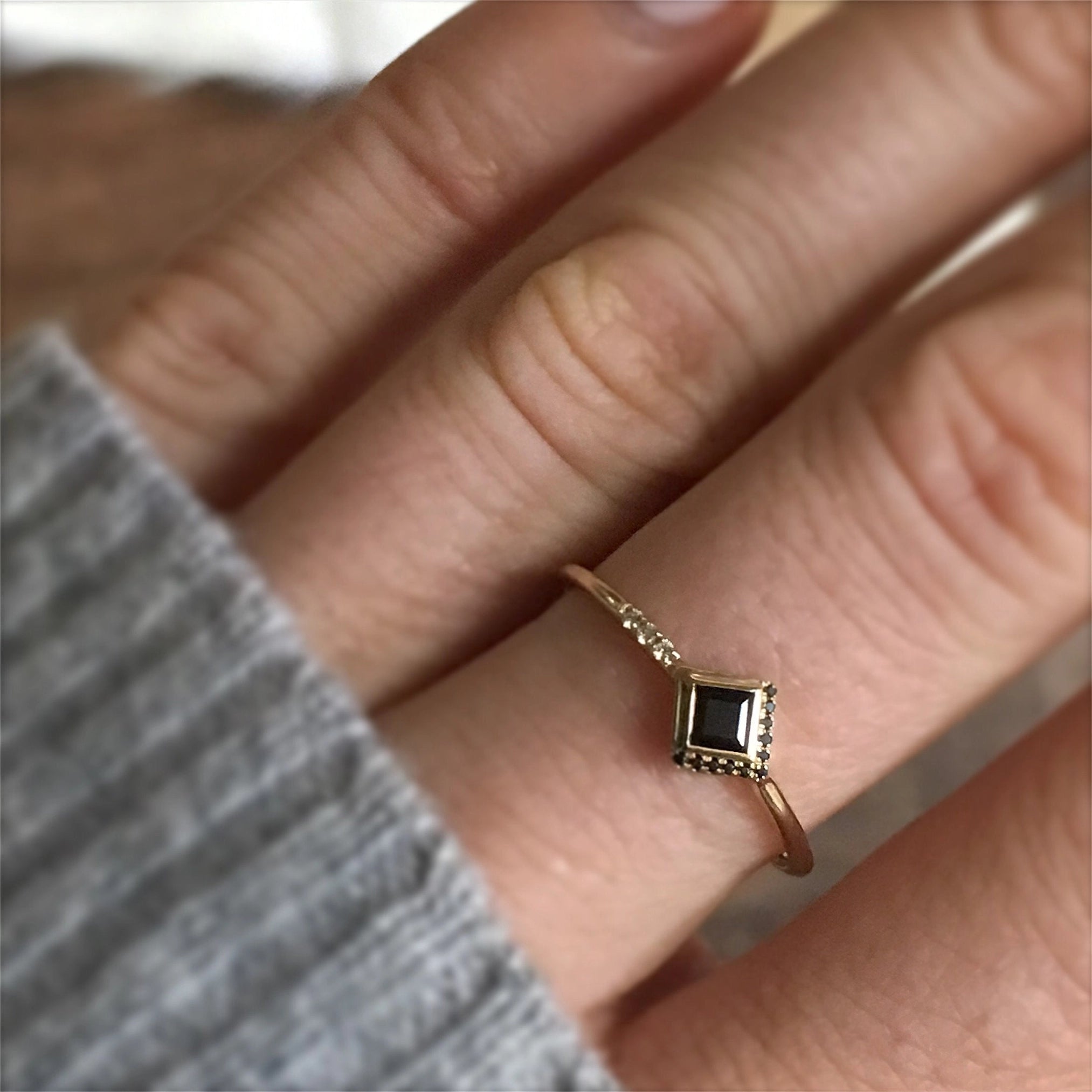 10K GOLD MYSTERIEUX RING (SIZE 6)