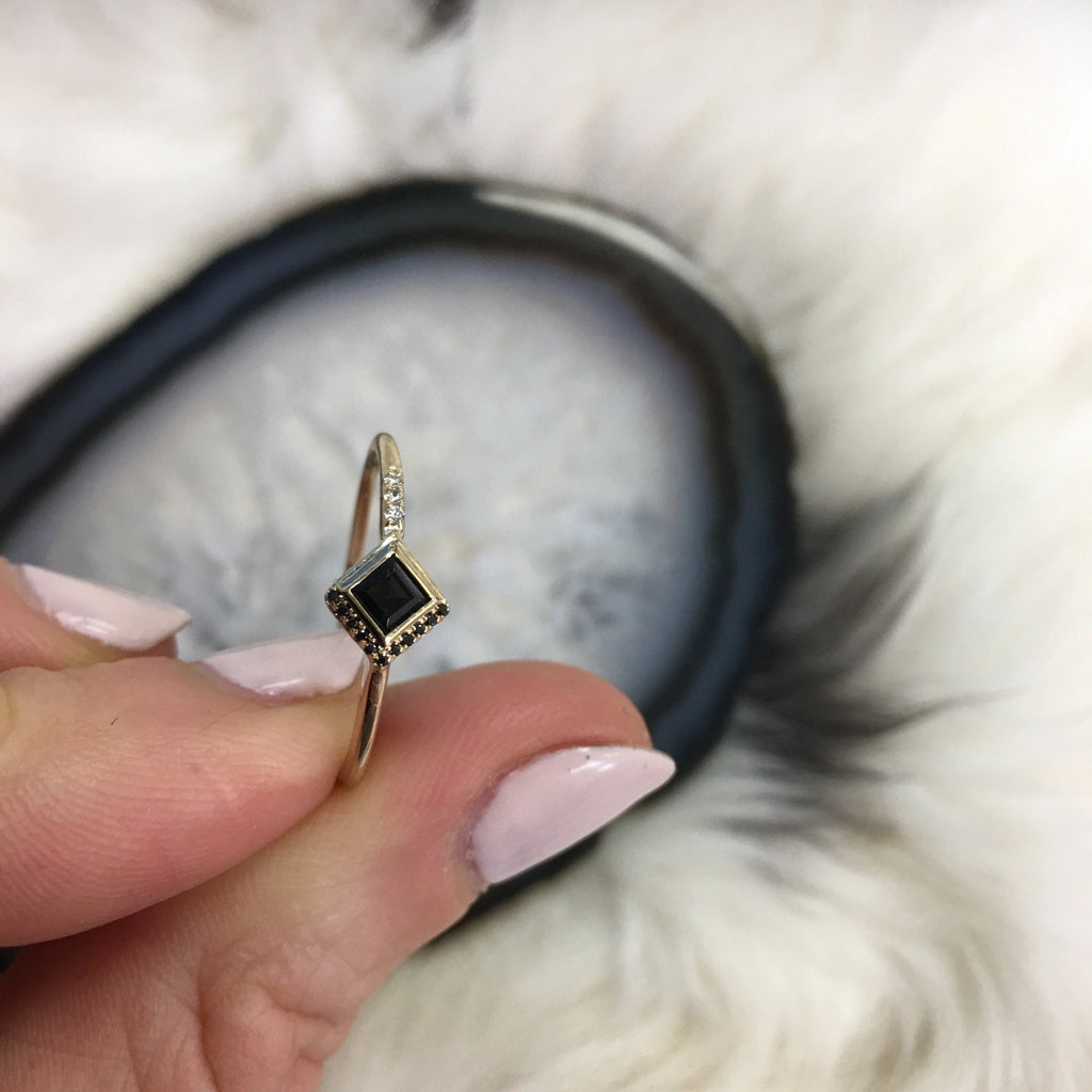 10K GOLD MYSTERIEUX RING (SIZE 6)