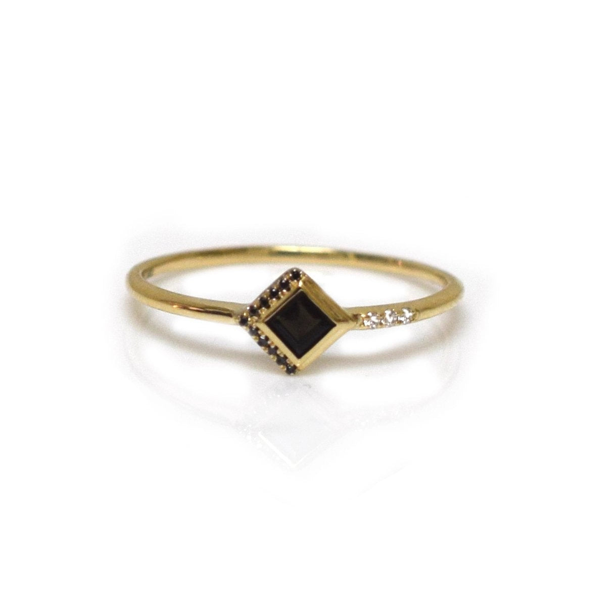 10K GOLD MYSTERIEUX RING (SIZE 6)